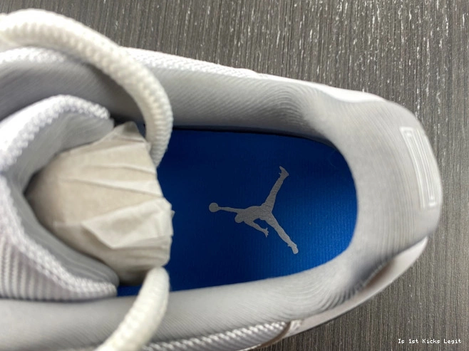 AV2187-140 Jordan Cement Air Grey Low 11 0726